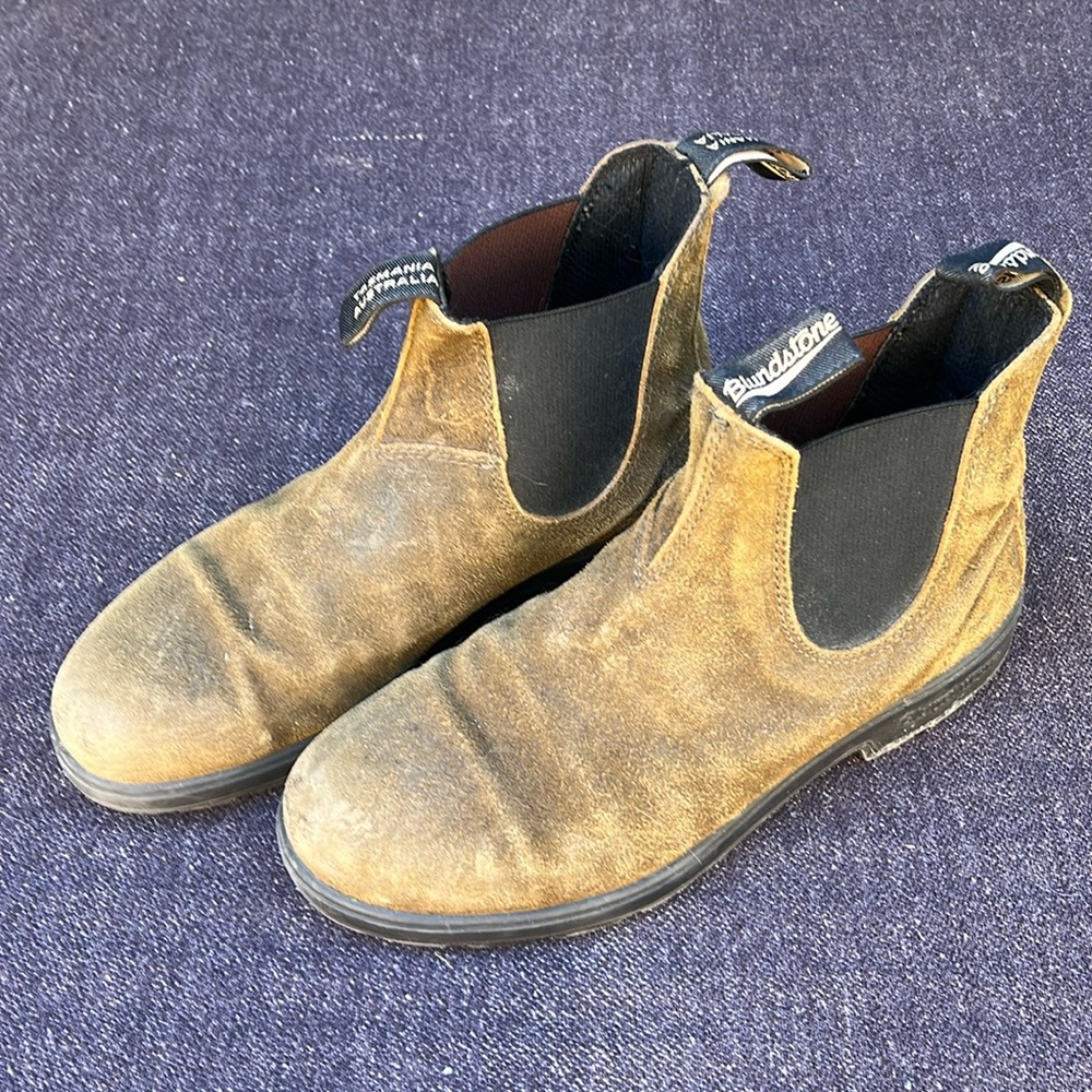 Blundstone Boots - Suede-  Men’s 8 / Women’s 10/11